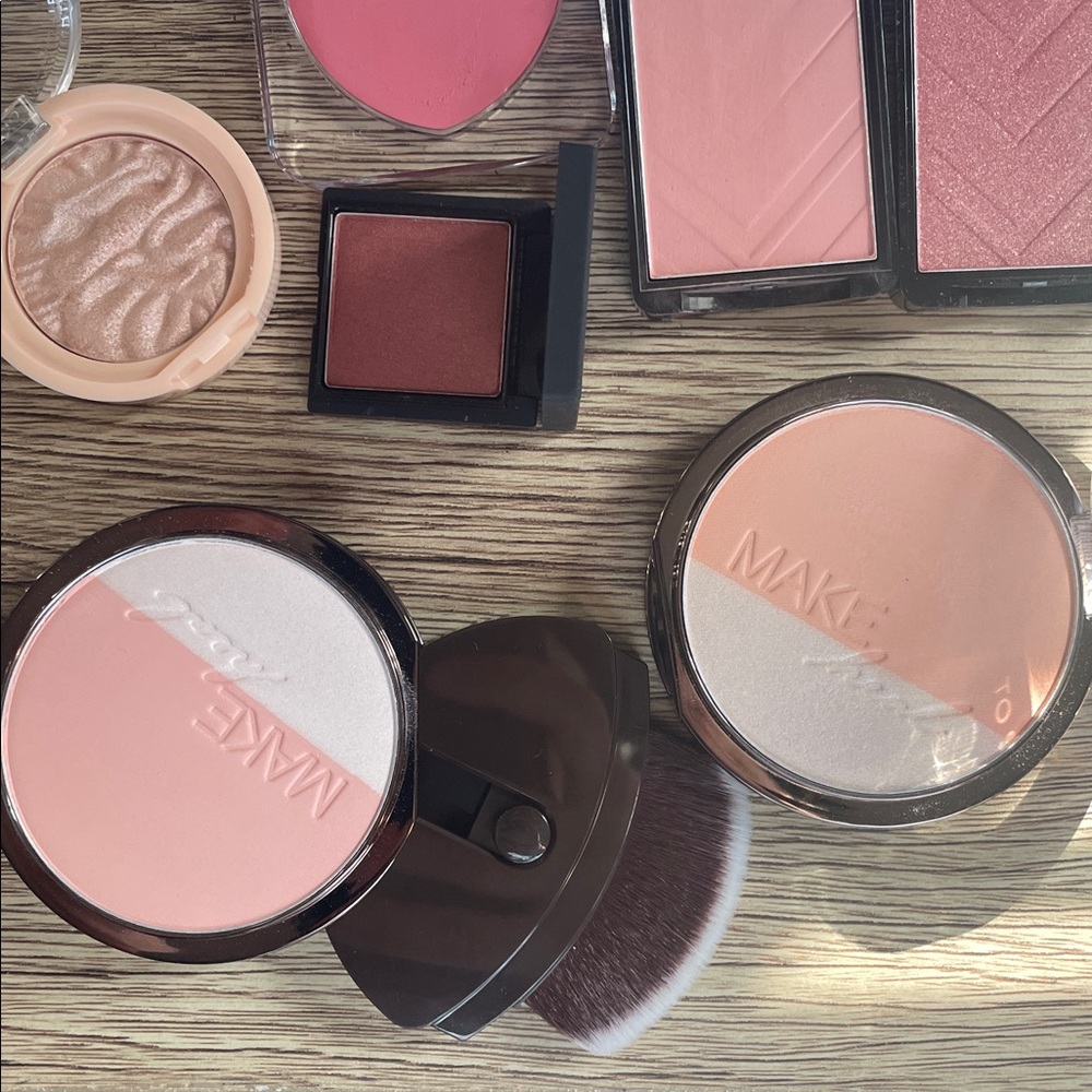 Blush and highlighters bundle - Picture 7 of 7